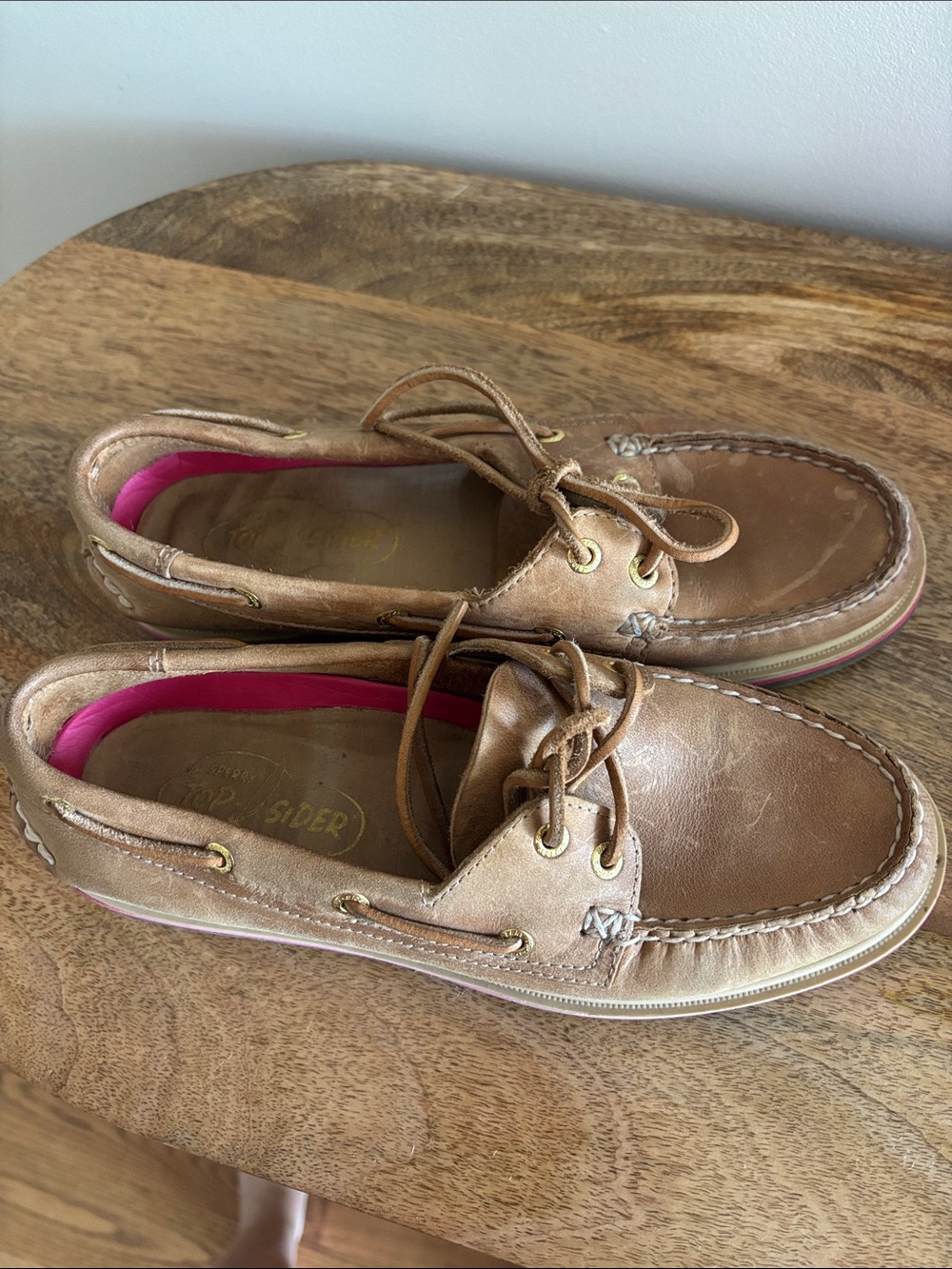 Women’s Tan Leather Boat Shoes with Pink Lining sperry